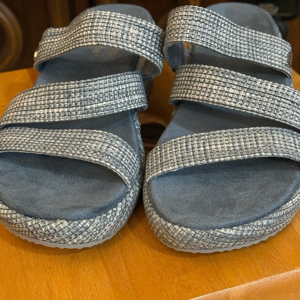 Skechers Martha Stewart Arch Fit Blue Silver Woven Platform Wedge Sandals 119514